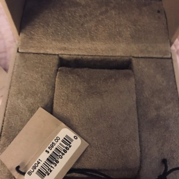 Classic Burberry Unisex Gold Watch - Picture 8 of 8